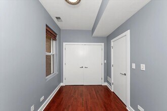 2052 N Campbell Ave in Chicago, IL - Building Photo - Building Photo
