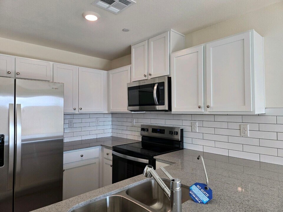 6065 Glenora Falls St in North Las Vegas, NV - Building Photo