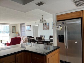 2920 Point E Dr in Aventura, FL - Building Photo - Building Photo