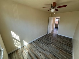 1129 E 103rd St in Los Angeles, CA - Building Photo