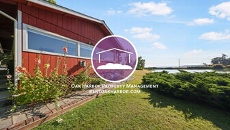 2223 Madrona Way in Coupeville, WA - Building Photo