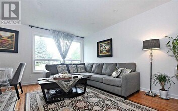 34 Seaton Dr in Aurora, ON - Building Photo - Building Photo