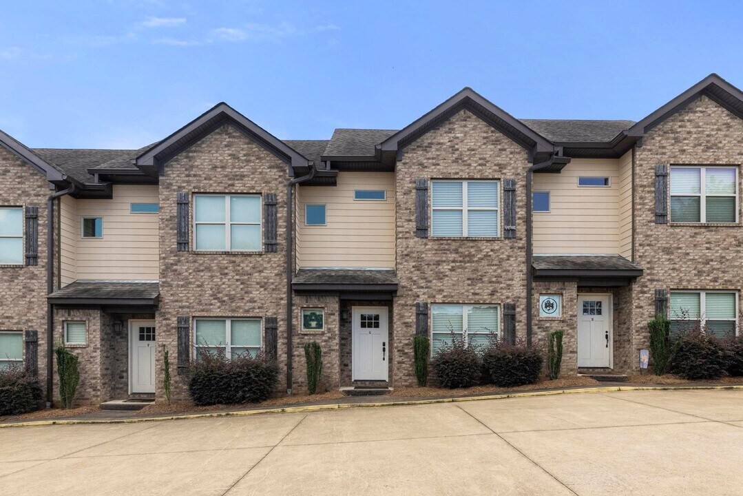 353 N Donahue Dr in Auburn, AL - Building Photo