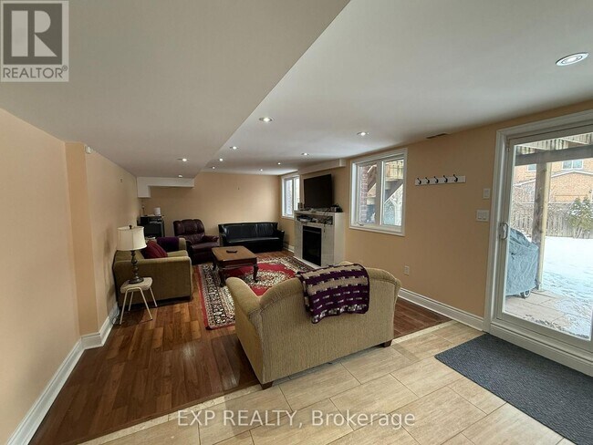 67 Ames Crescent in Aurora, ON - Building Photo - Building Photo