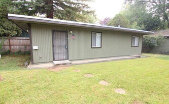 1221 Citrus Ave in Chico, CA - Building Photo