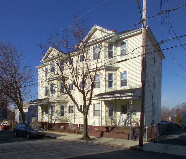 147 Liberty St in Fall River, MA - Foto de edificio - Building Photo