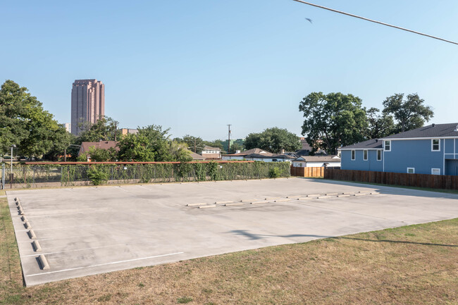 1804 N Washington Ave in Dallas, TX - Foto de edificio - Building Photo