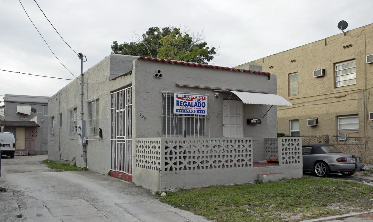 1320 SW 7th St in Miami, FL - Building Photo