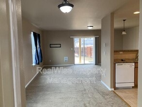 1201 SW 27th St in Redmond, OR - Foto de edificio - Building Photo