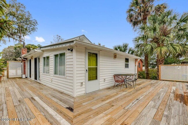 property at 736 W King St