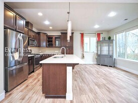 14830 16th Pl W in Lynnwood, WA - Building Photo