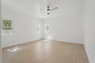 321-323 S Reeves Dr in Beverly Hills, CA - Building Photo - Building Photo