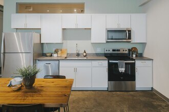 The Tudor in St. Louis, MO - Foto de edificio - Building Photo