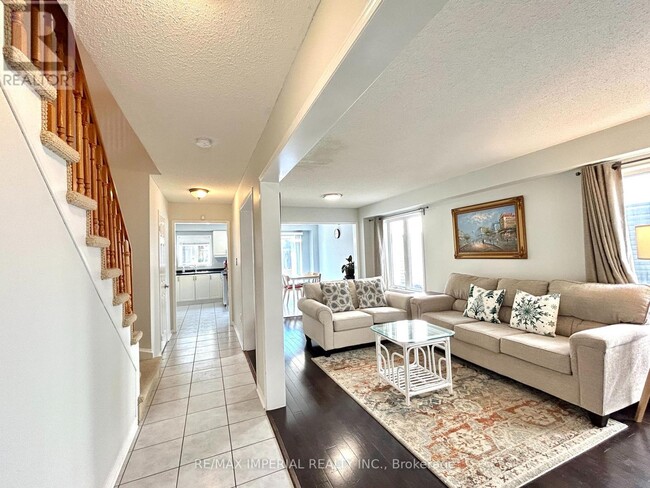 253 Featherstone Rd in Milton, ON - Building Photo - Building Photo