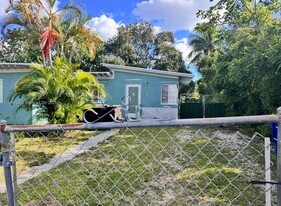 550 NW 118th St in Miami, FL - Building Photo