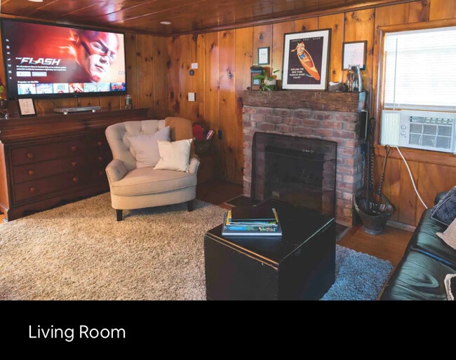 176 Hoyt St in Port Ewen, NY - Building Photo - Building Photo