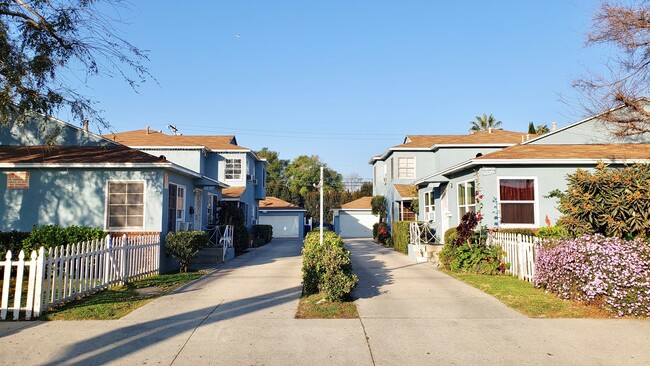 6633 Sepulveda Blvd in Van Nuys, CA - Building Photo - Building Photo