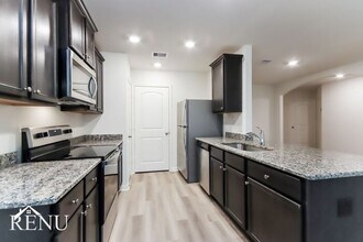 10474 Sweetwater Creek Dr in Cleveland, TX - Building Photo - Building Photo