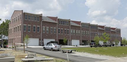 River Race Townhomes in South Bend, IN - Building Photo - Building Photo