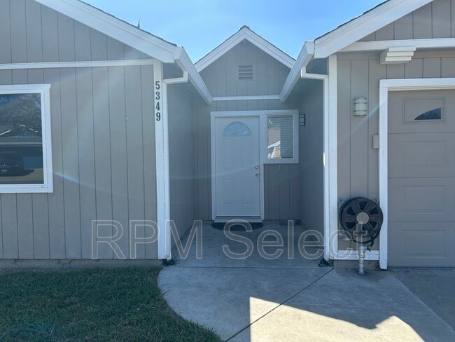 5349 Vichy Cir in Antelope, CA - Building Photo - Building Photo