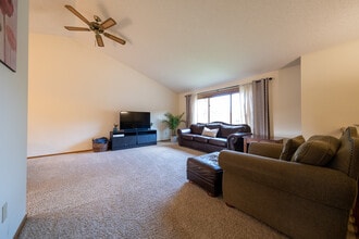 13060 Glenhurst Ave in Savage, MN - Building Photo - Building Photo