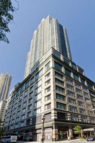 100 E Huron St in Chicago, IL - Building Photo - Building Photo