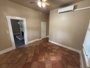 241 Post Ave in San Antonio, TX - Foto de edificio - Building Photo