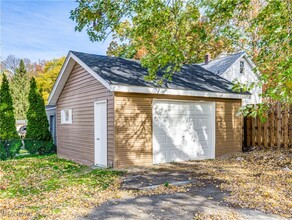 1537 9th St in Cuyahoga Falls, OH - Building Photo - Building Photo