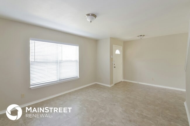 8014 Chestnut Bluff Dr in Converse, TX - Foto de edificio - Building Photo