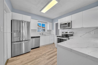 2001 SW 37th Ave in Miami, FL - Building Photo - Building Photo