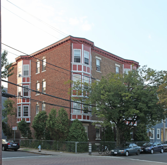 122 Berkshire St in Cambridge, MA - Building Photo - Building Photo