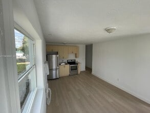 767 NW 35th St in Miami, FL - Building Photo - Building Photo