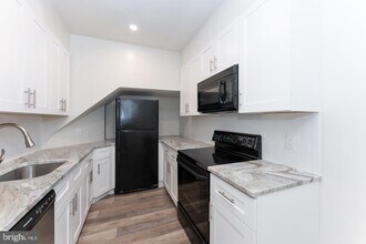 2032 Walnut St-Unit -2032 in Philadelphia, PA - Building Photo - Building Photo