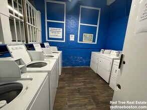 25 Park Dr, Unit 5 in Boston, MA - Foto de edificio - Building Photo