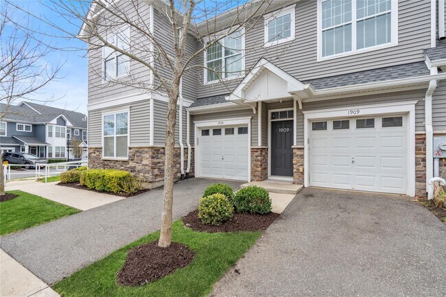 property at 1909 Townhome Wy