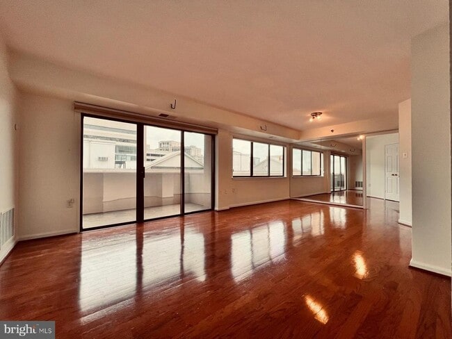 1301 N Courthouse Rd in Arlington, VA - Building Photo - Building Photo