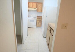 4240 Pershing Pointe Pl in Orlando, FL - Building Photo - Building Photo