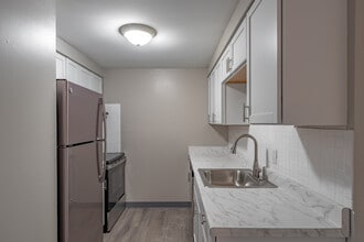 Creekside Village Apartments in Tonawanda, NY - Building Photo - Interior Photo