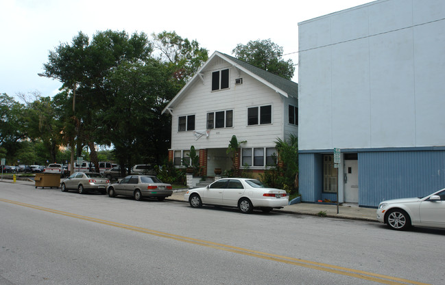 825 Arlington Ave N in St. Petersburg, FL - Foto de edificio - Building Photo