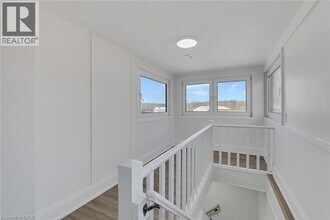 581 Lancaster St W in Kitchener, ON - Building Photo - Building Photo