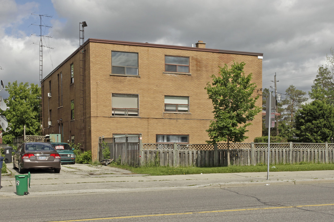 306-308 Wilmington Ave in Toronto, ON - Building Photo