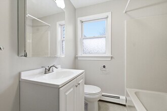 888-890 Belmont St in Manchester, NH - Building Photo - Building Photo