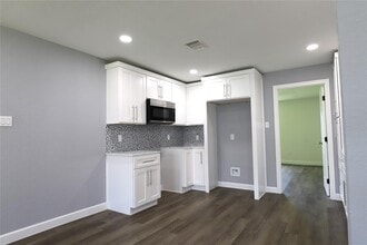 4517 Brinkley St in Houston, TX - Building Photo - Building Photo
