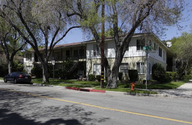 2801-2803 W Clark Ave in Burbank, CA - Building Photo - Building Photo