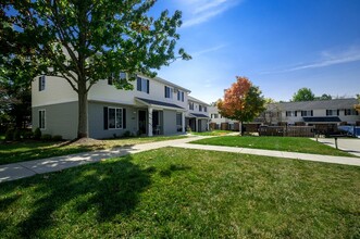 Carrollton Crest Apartments in Carrollton, OH - Building Photo - Building Photo