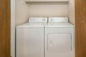 The Pointe in El Paso, TX - Building Photo - Building Photo