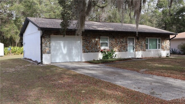 9601 W Berry Ln in Crystal River, FL - Building Photo - Building Photo