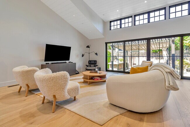 721 5th St E in Sonoma, CA - Foto de edificio - Building Photo