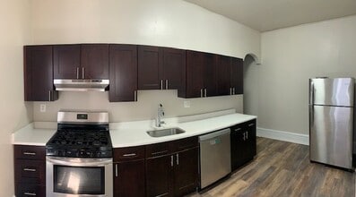 4103 Locust St, Unit 2 in Philadelphia, PA - Foto de edificio - Building Photo