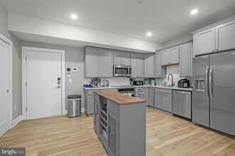 2621 W Jefferson St in Philadelphia, PA - Building Photo - Building Photo
